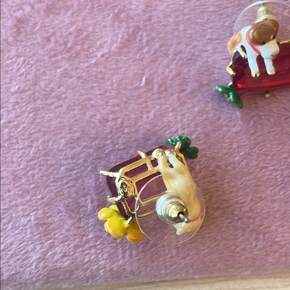 LES NEREIDES charming Dog and Flower Earrings with Pink Gem - Picture 4 of 8